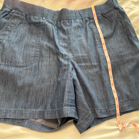 Talbots shorts-size XL! - Picture 2 of 5